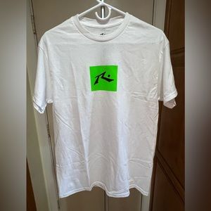 RUSTY SURFBOARDS BASELINE R BOX SS TEE IN WHITE.  Men’s size M.  NWT